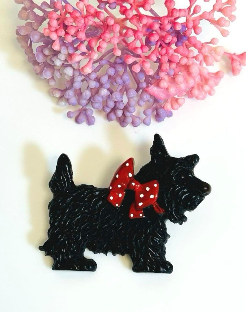 ウィークエンズ weekends ピンクのテリアとビーチボールのブローチ